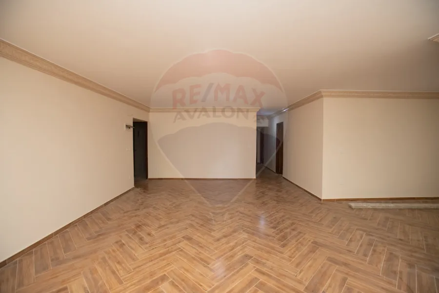 شقة للبيع 240 م مصطفى كامل (على الترام مباشرة) - أول سكن - شقة ناصية