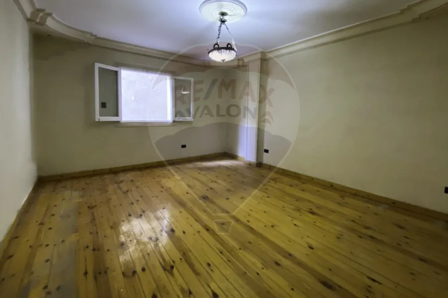 شقة للبيع 200 م رشدي (ش دمياط)