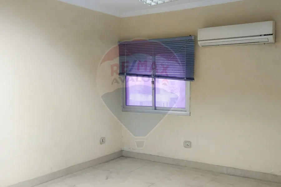 شقة إداري للإيجار 185 م جليم (ش أبو قير الرئيسي)