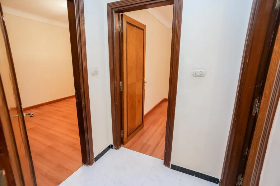 شقة للبيع 100م صافى ميامي (متفرع من خالد بن الوليد)