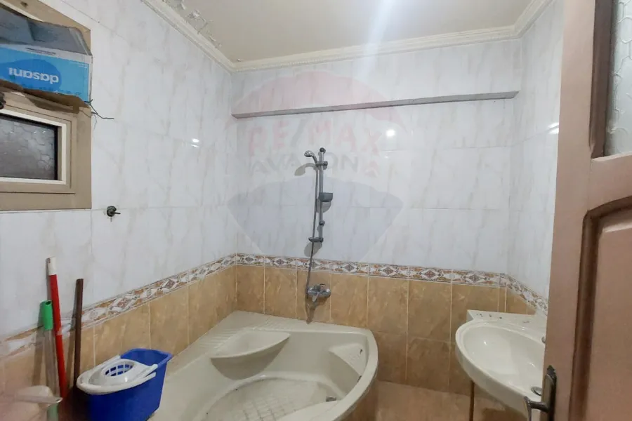 شقة للإيجار 130 م سيدى جابر  خطوات من شارع المشير