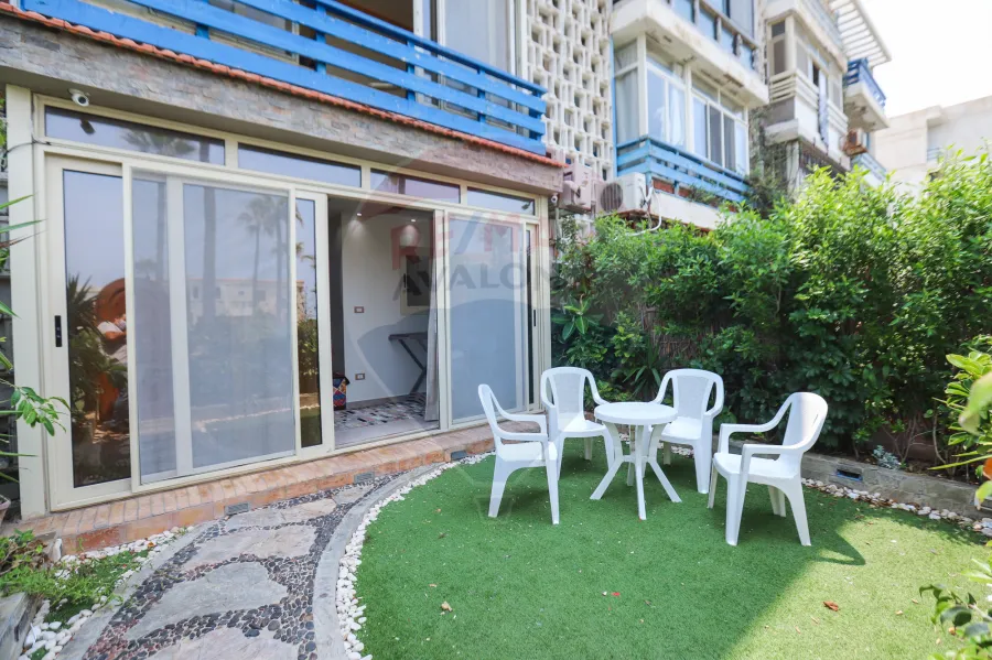 شالية للبيع 70 م  المعمورة الشاطئ (ثاني نمرة من البحر)