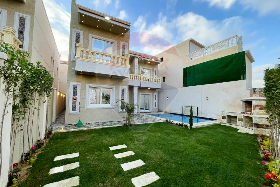 فيلا مسجلة للبيع 300 م كينج مريوط (ش عمر المختار)