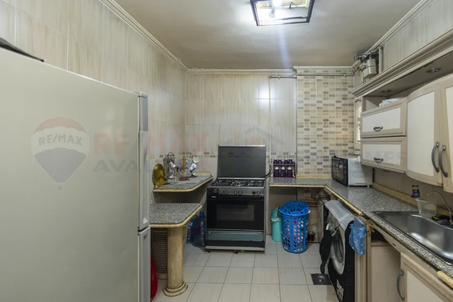 Apartment for sale 185 m Gleem (Mahmoud El Deeb St - second number from the sea)