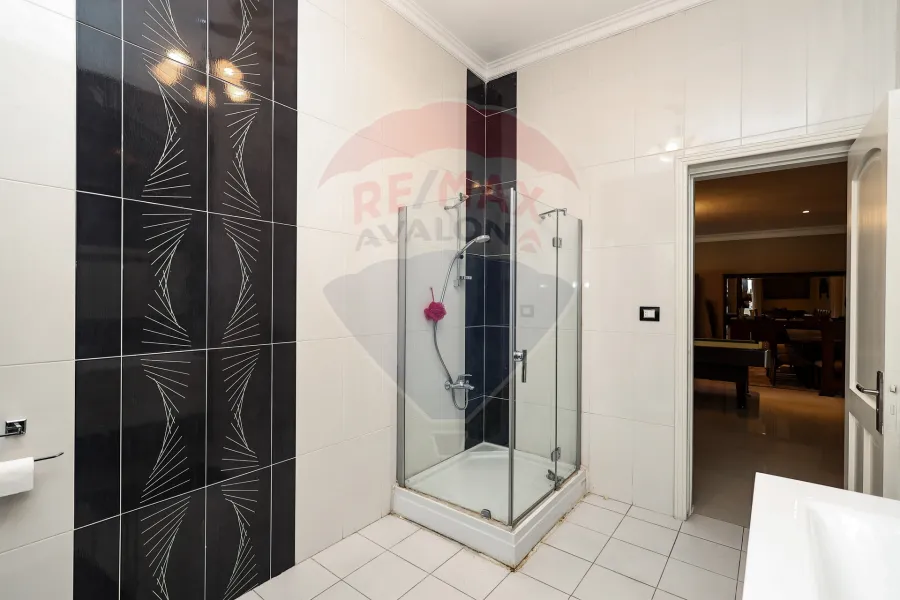 فيلا للبيع 1,800 م كينج مريوط (خلف ماكدونالدز)