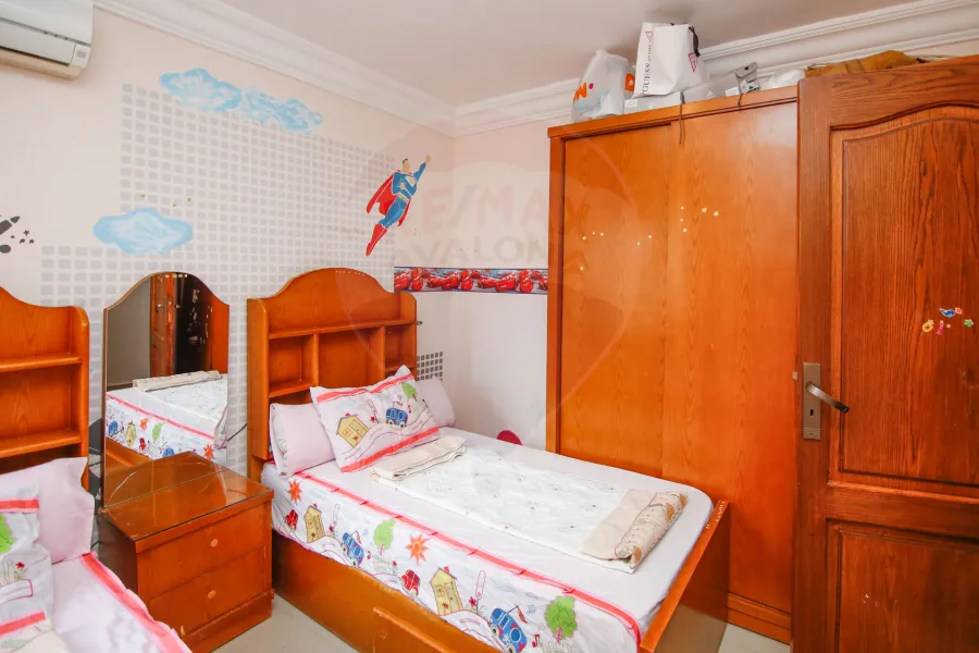 شقة للبيع 165 م كفر عبده ( ش سكينة بنت الحسين  )