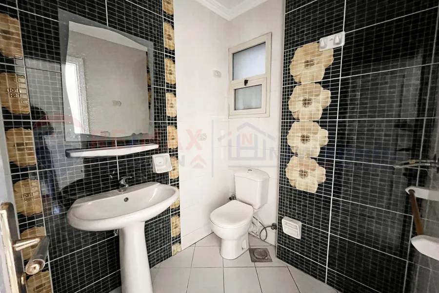 شقة للايجار 186 م سموحة (ش فوزي معاذ)