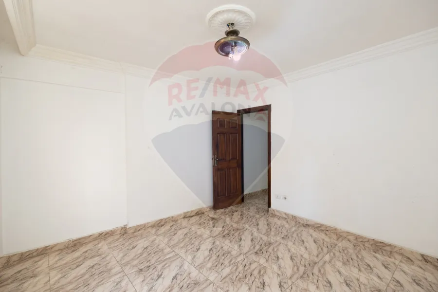 شقة دوبلكس للبيع 130 م سيدي بشر (خطوات من البحر)