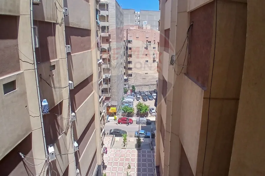 شقة للايجار 178 م سموحة (ش الخمسين)