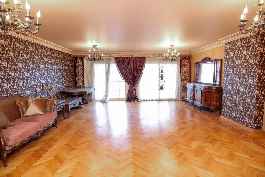 شقة للايجار 300م ستانلى (ش عبد العزيز فهمى)