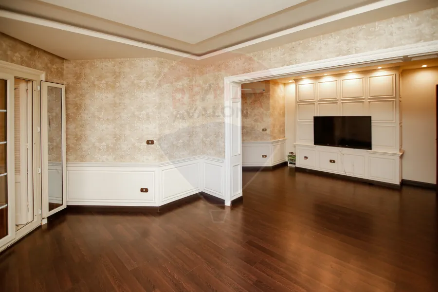 شقة للبيع 365 م السرايا ( على البحر مباشرة )