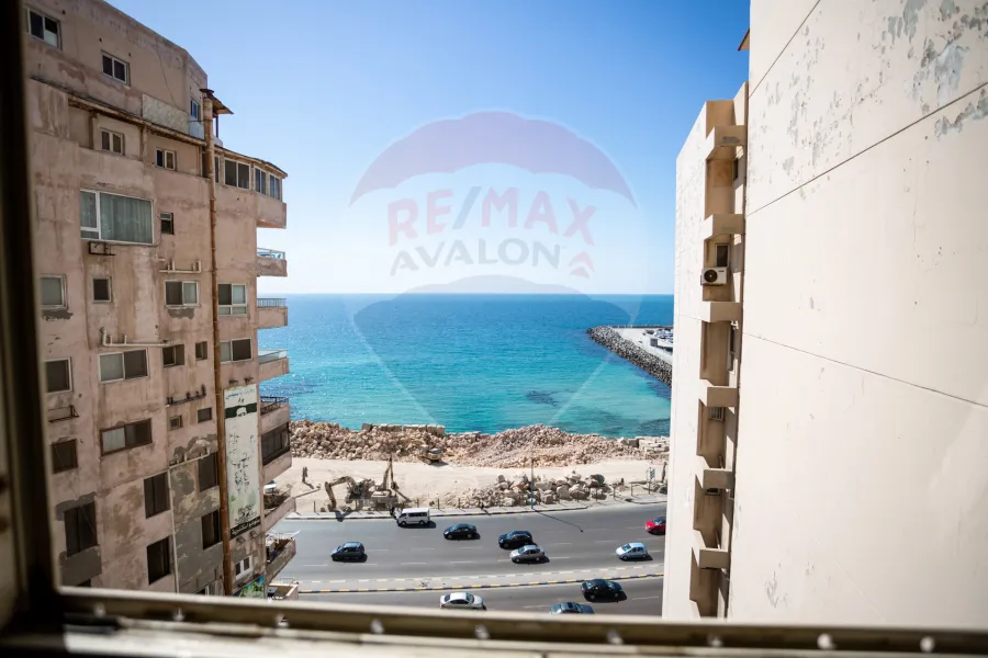 شقة للبيع لوران (ش أحمد ذو الفقار- خطوات من البحر)