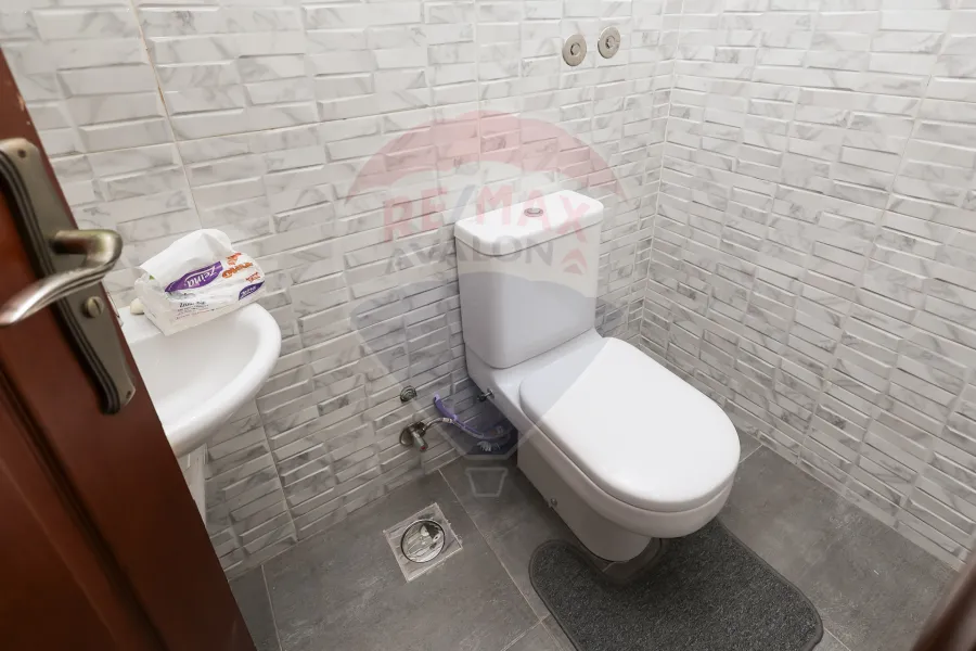 Apartment for sale 180 m Janaklis (steps from the tram - near Fathallah)