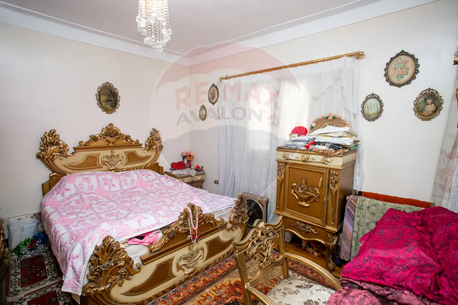 شقة للبيع 150 م ثروت (خطوات من البحر)