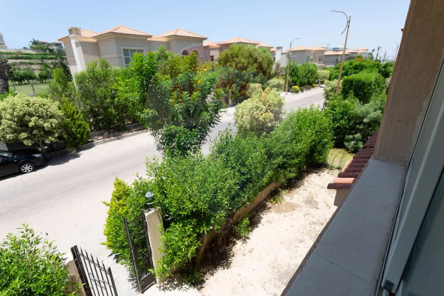 فيلا توين هاوس للبيع 450 م اليكس ويست (مرحلة أنطونيادس)