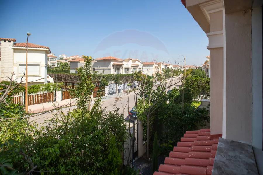 فيلا توين هاوس للبيع 419 م كينج مريوط (كومباوند اليكس ويست - فيو البحيرة)