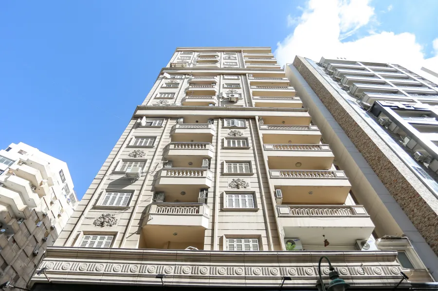 شقة للبيع 235م سموحة (تقاطع ش مصطفي كامل مع ش بهاء الدين الغتورى)