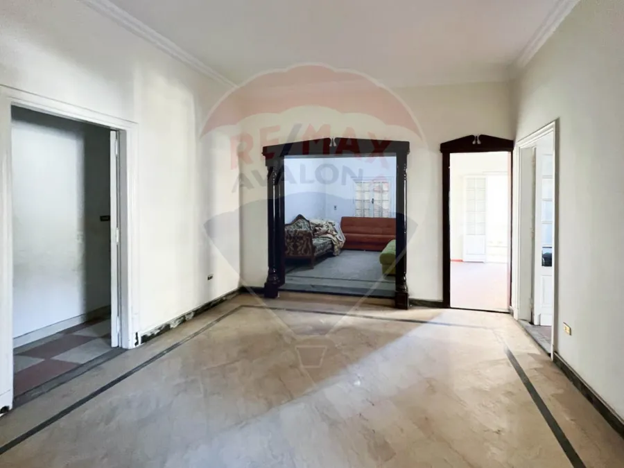 شقة للإيجار 160 م زيزينيا (علي الترام مباشر)