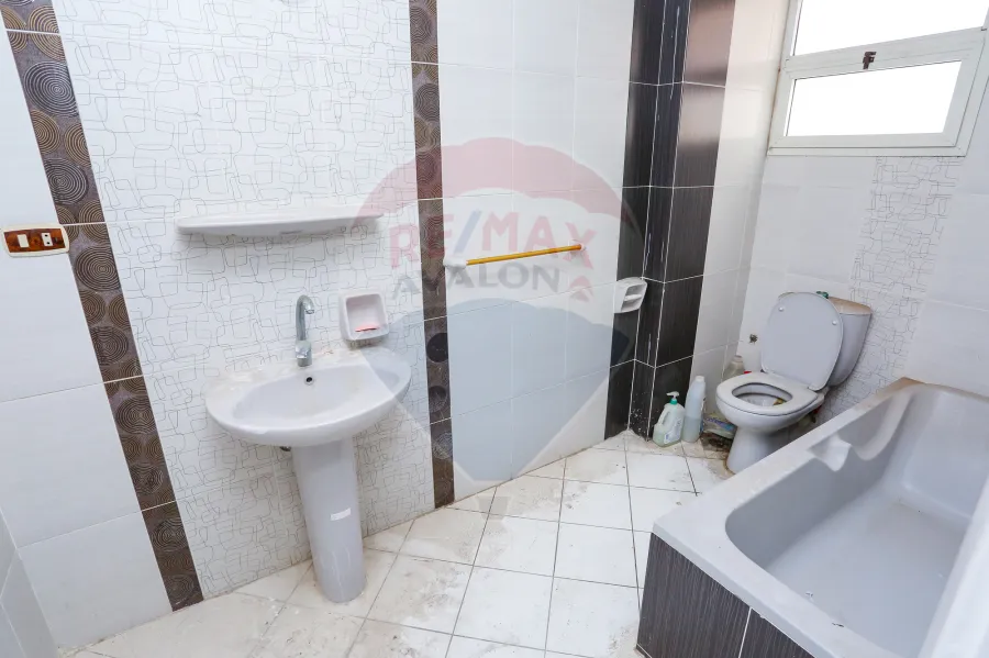 شقة للبيع 190م جليم (شارع ابوقير الرئيسي)