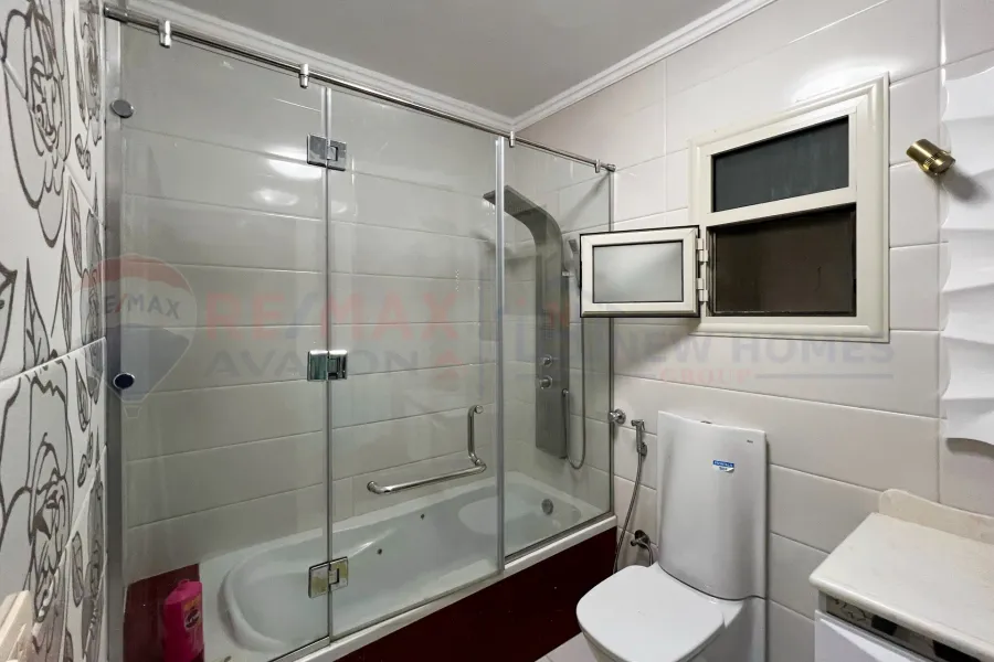 شقة للايجار 204 م سبورتنج (ش احمد علام)