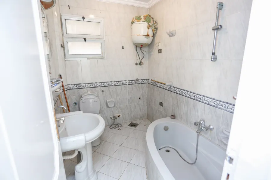 Furnished Apartment for rent 300 m Sidi Gaber (Number 3 From Corniche)