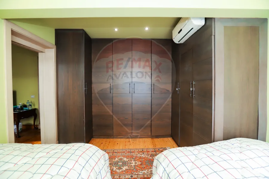 شقة للبيع 370 م كفر عبده (ش سكينة بنت الحسين)