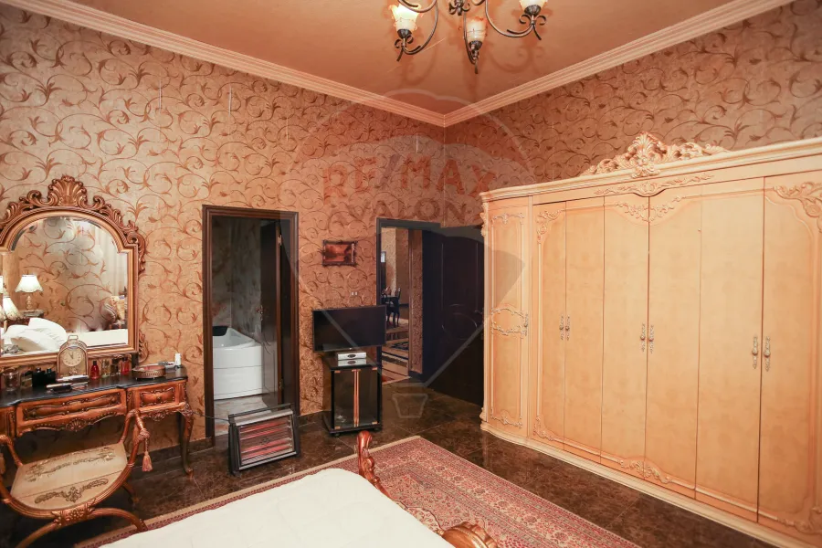 فيلا للبيع 4,000 م كينج مريوط (أمام كومباوند كينج هايتس)