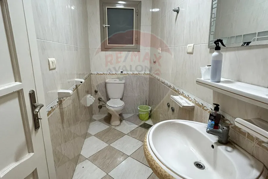 شقة للبيع 120 م زيزينيا (متفرع من قصر المجوهرات)