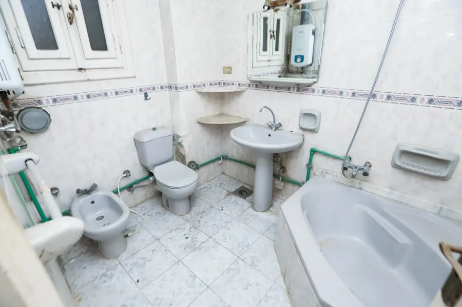 شقة للبيع 176م سموحة (ش توت عنخ امون)