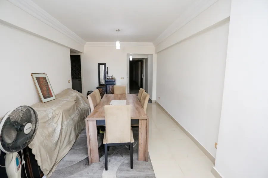 شقة للبيع 154م سموحة الجديدة (كومباوند سموحة انترانس)