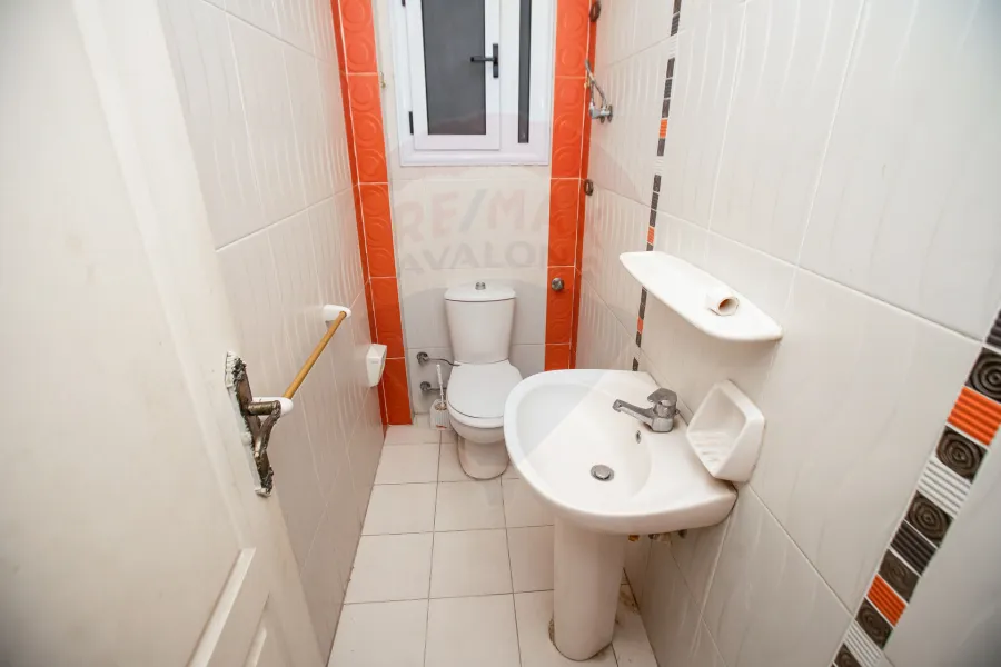 شقة للبيع  170م كفر عبده  (ش امير البحار - خطوات من ش ابوقير الرئيسي