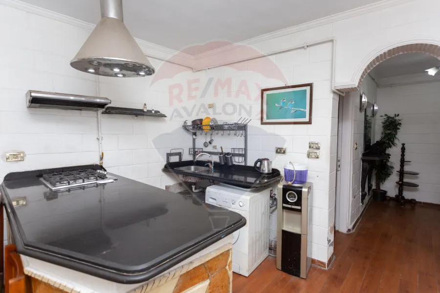 شقة للبيع 130 م سيدي بشر (علي البحر مباشرة)