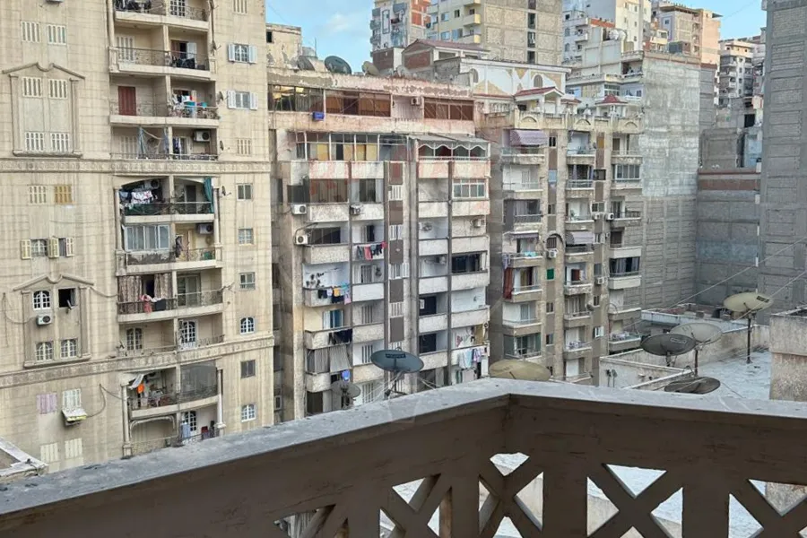 شقة للبيع 100 م المندرة (ش جمال عبد الناصر)