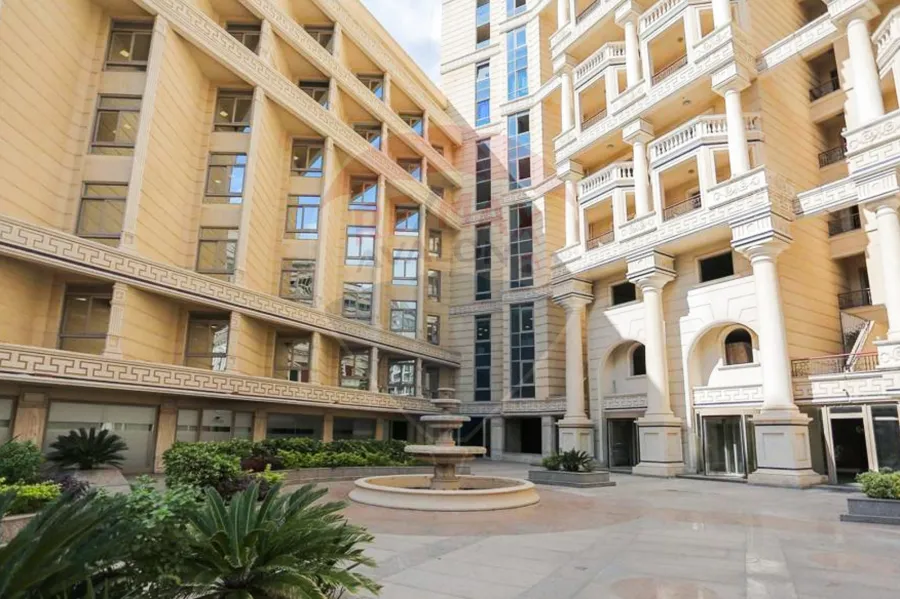 شقة للبيع 560 م رشدي (علي البحر مباشرة)