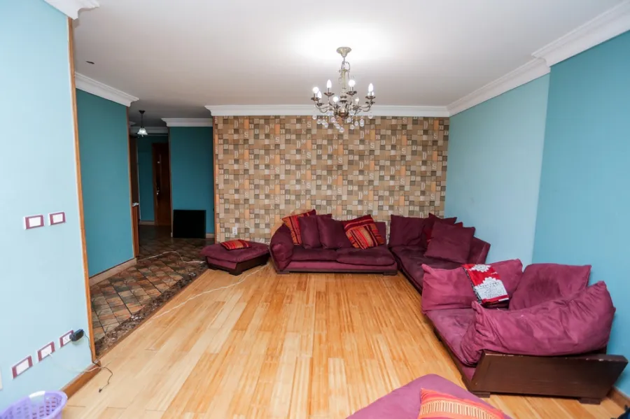 شقة للإيجار228م وابور المياه ( ش جلال الدسوقي)