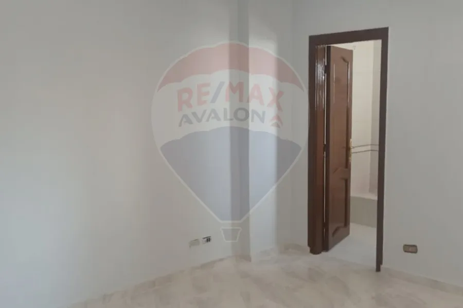 Apartment For rent 200 m Lauran (Sarhank St.)