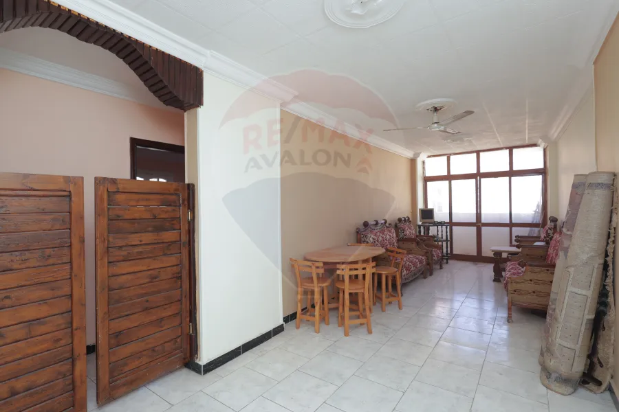 شقة للبيع  120 م  ميامي (متفرع من ش جمال عبد الناصر)