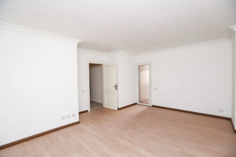 Apartment For Sale 300 m Smouha (Fawzi Moaaz St.- Seif Building)