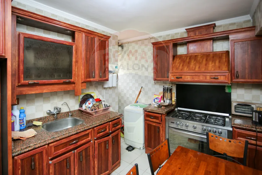 شقة للبيع 208 م رشدي (ش عبد العزيز عجمية)