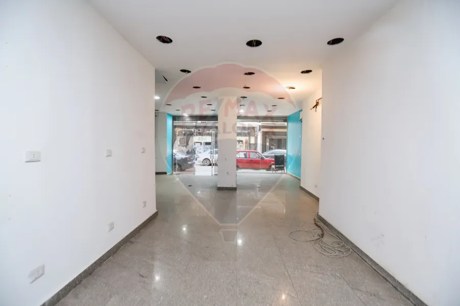 محل للبيع 430 م محطه الرمل (متفرع من ش صفية زغلول)