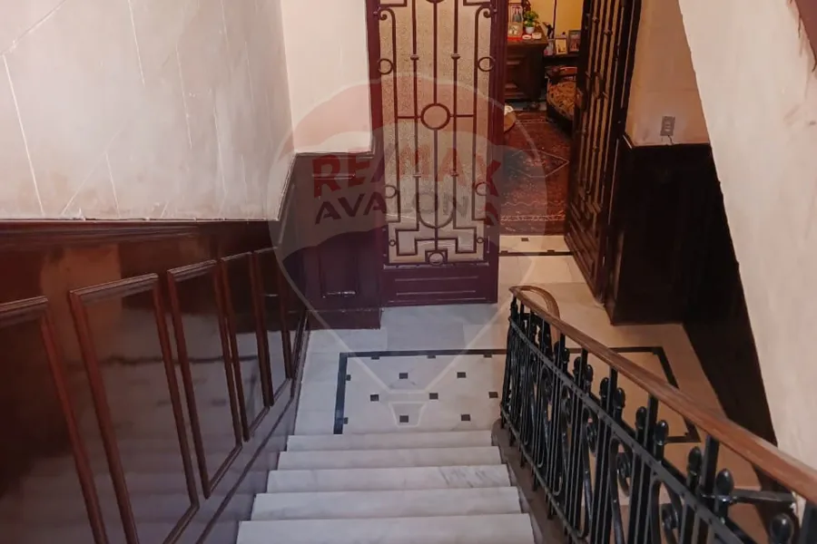 Villa for sale 553 m Kafr Abdo (Abdel Moneim Riad st.)