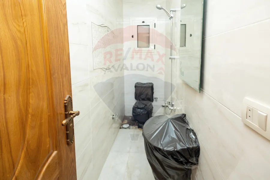 شقة للبيع 190 م جليم (علي الترام مباشرة - عمارة براند)