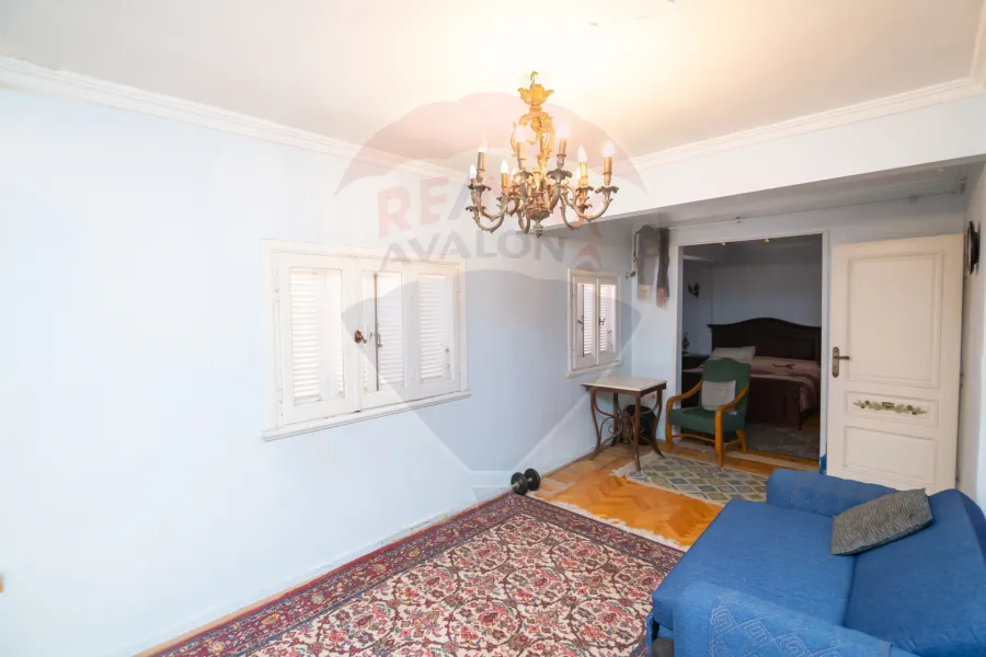 شقة دوبلكس للبيع 300 م الازاريطة (ش الاسكندر الاكبر - خطوات من البحر )