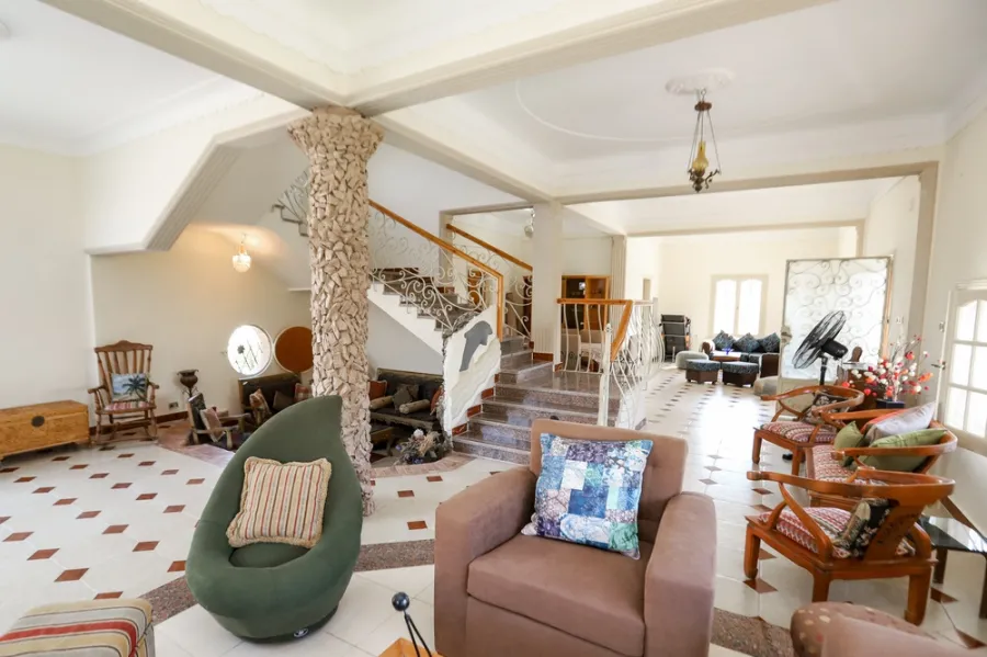 فيلا للبيع او للإيجار مفروشة 1600م بكينج مريوط  (خلف فندق افريكانا)