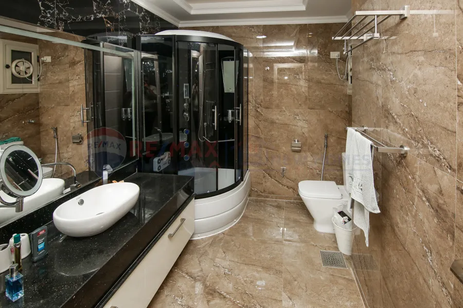 Apartment for sale 190 m Al-Mamoura ( steps from the sea )