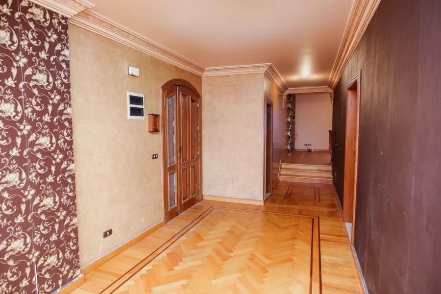 شقة للايجار 300م ستانلى (ش عبد العزيز فهمى)