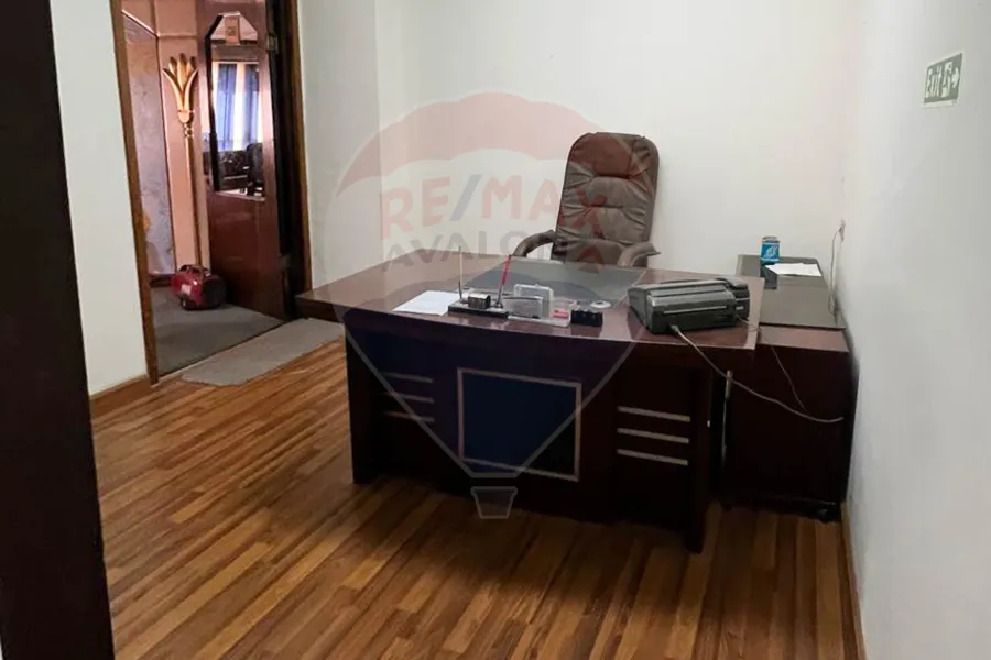 شقة إداري للإيجار 200 م كفر عبده (ش فيكتور امانويل الثالث)