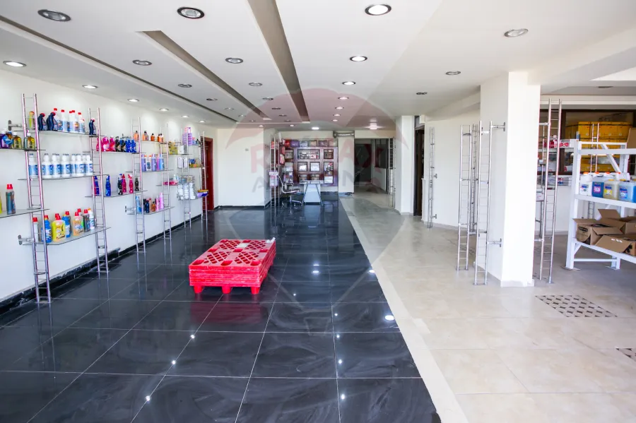 مقر إداري مرخص  للايجار 430 م  طريق مطار النزهة (أبراج الثغر)