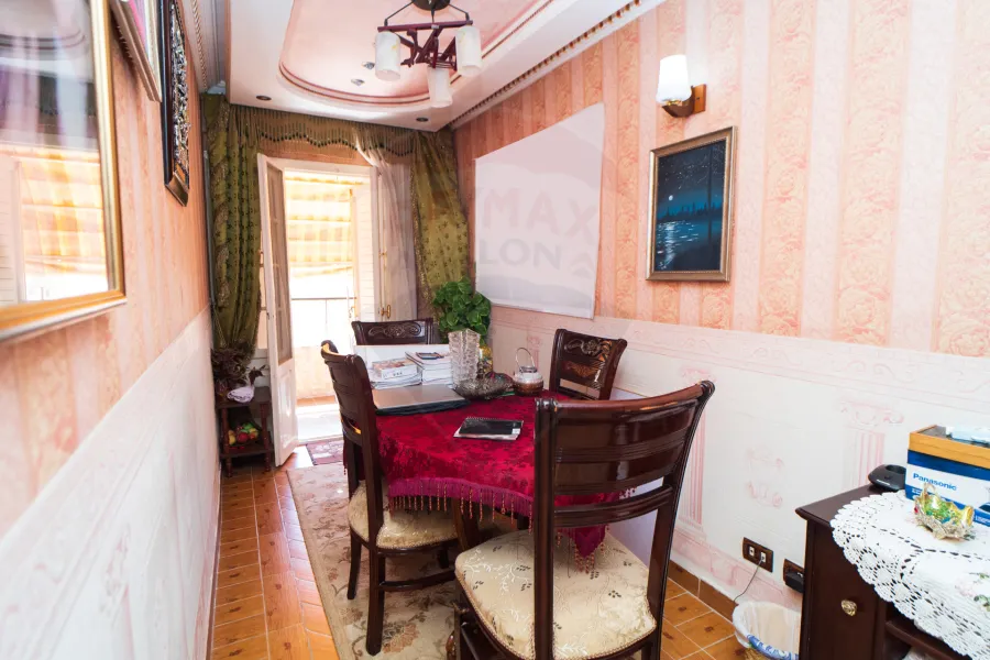 شقة للبيع 200 م زيزينيا (ش مسجد يحيى)