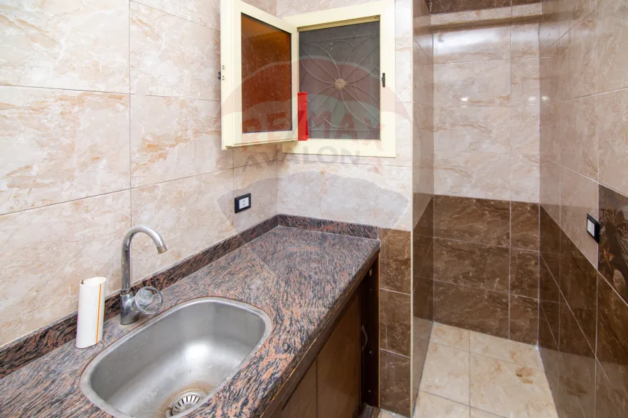 Administrative unit for rent 130 m Moustafa Kamel (directly on the tram)